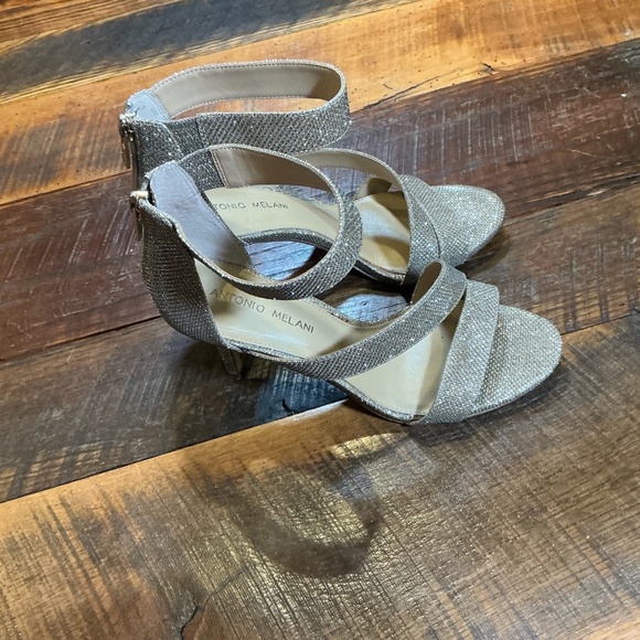 Antonio Melani Champagne Metallic Strappy Heels Women’s 8.5M - Picture 3 of 9